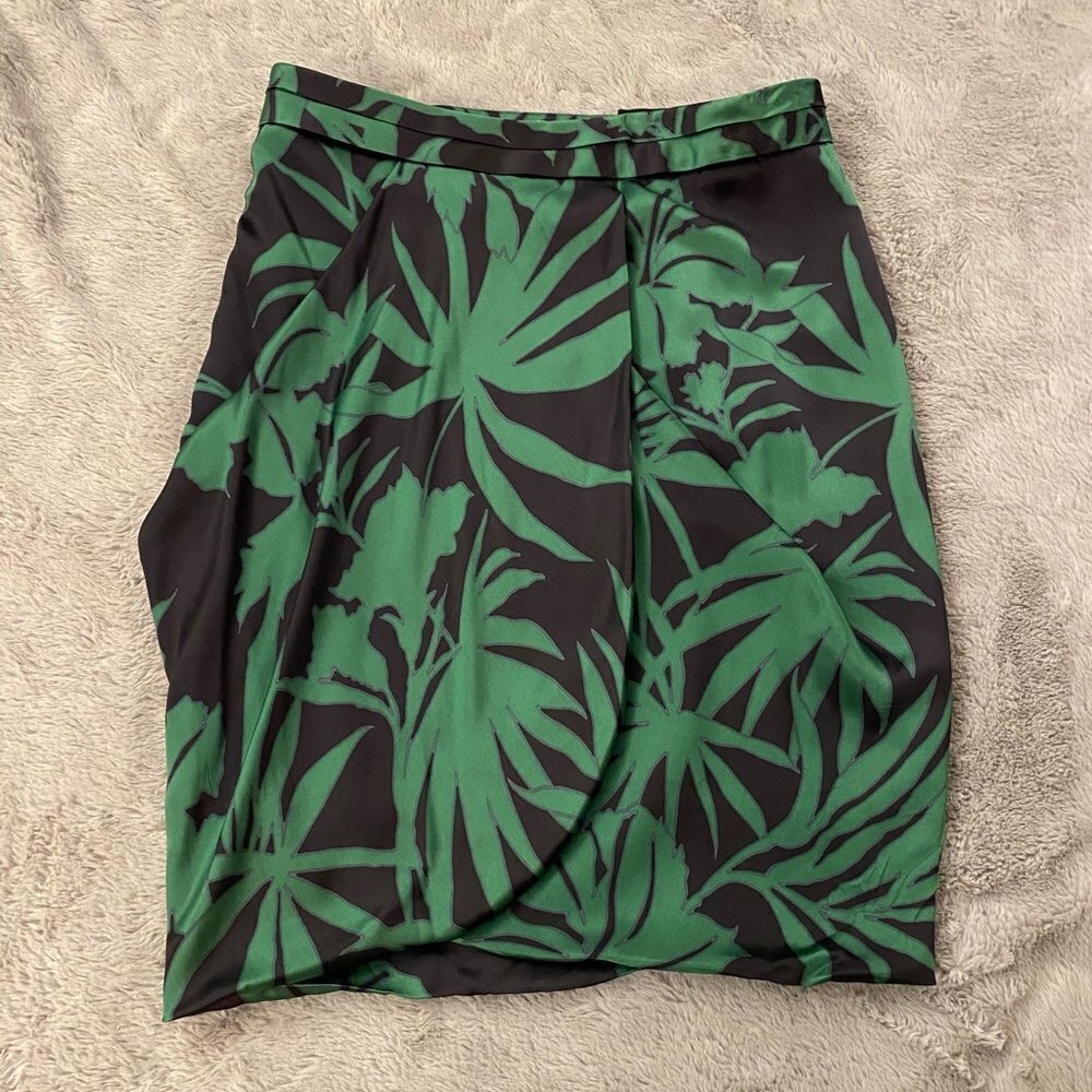 Armani Collezioni 100% satin silk tulip skirt, size 8